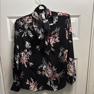 White House Black Market Women’s Tie Neck Chiffon Blouse Black Floral Size LG